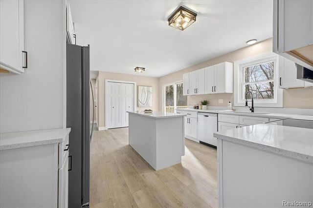 1709 Stirling Avenue, Pontiac, MI 48340