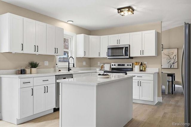 1709 Stirling Avenue, Pontiac, MI 48340