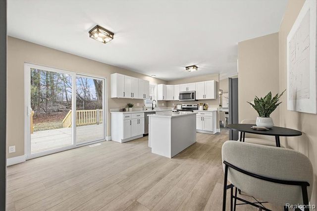 1709 Stirling Avenue, Pontiac, MI 48340