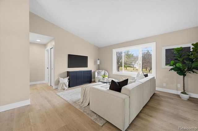 1709 Stirling Avenue, Pontiac, MI 48340