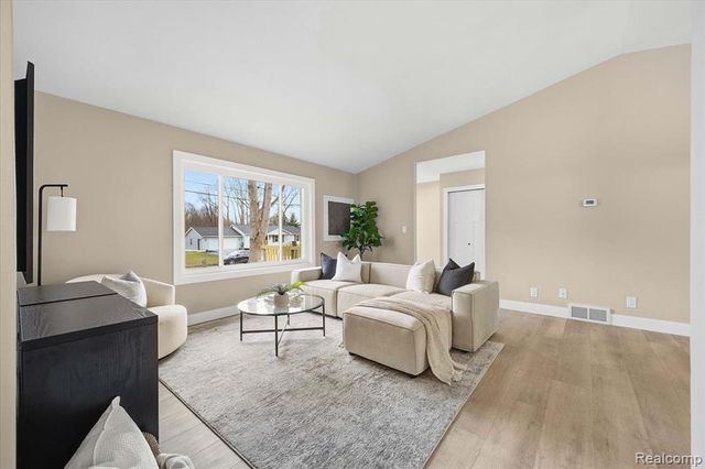 1709 Stirling Avenue, Pontiac, MI 48340