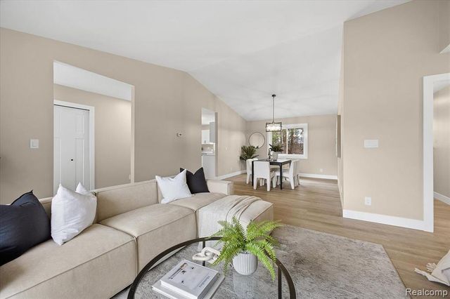 1709 Stirling Avenue, Pontiac, MI 48340