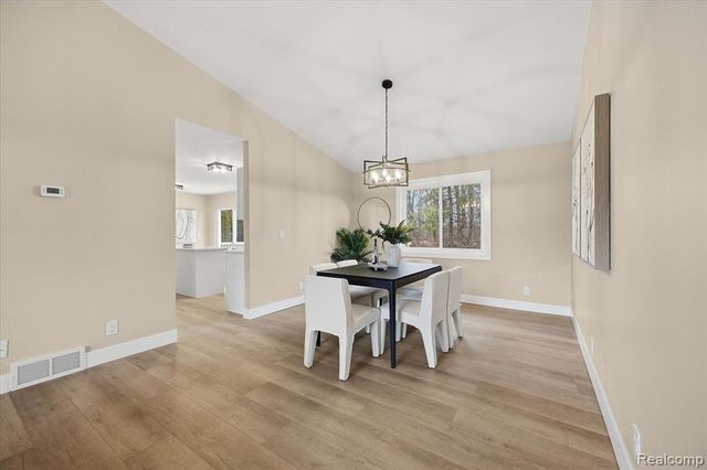 1709 Stirling Avenue, Pontiac, MI 48340