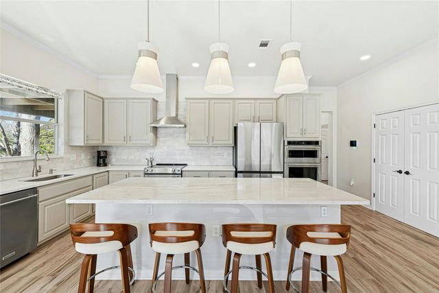 125 Crystal Springs DR, Georgetown, TX 78633