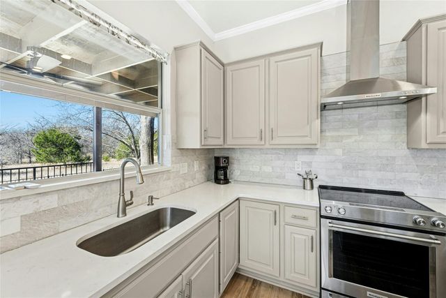 125 Crystal Springs DR, Georgetown, TX 78633