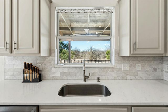 125 Crystal Springs DR, Georgetown, TX 78633