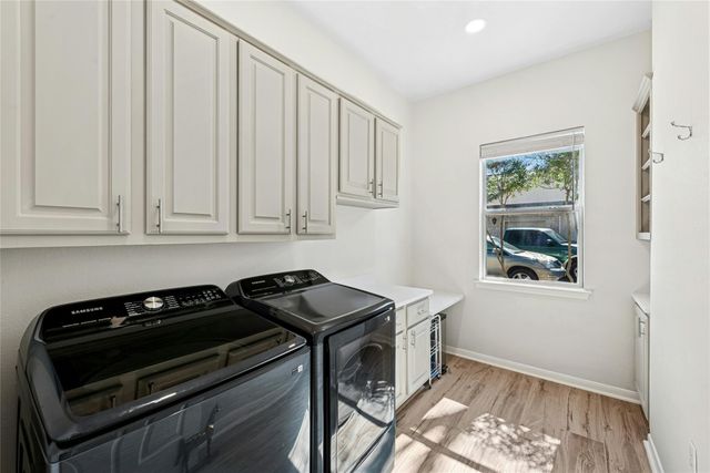 125 Crystal Springs DR, Georgetown, TX 78633