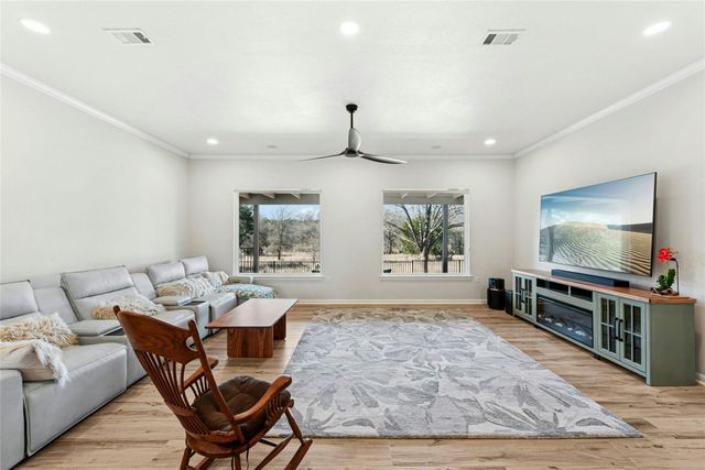 125 Crystal Springs DR, Georgetown, TX 78633