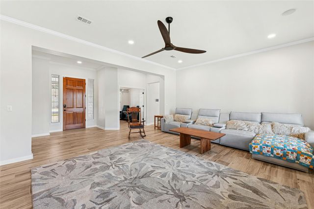 125 Crystal Springs DR, Georgetown, TX 78633