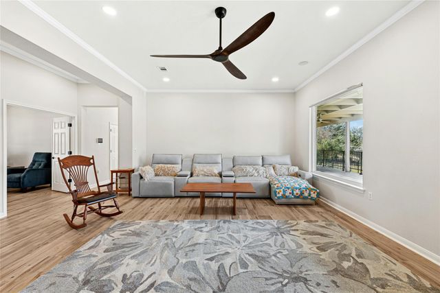 125 Crystal Springs DR, Georgetown, TX 78633