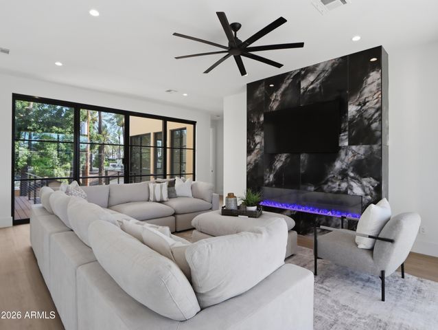 4317 E CAMPBELL Avenue, Phoenix, AZ 85018