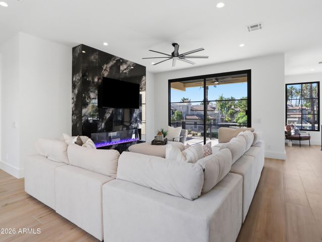 4317 E CAMPBELL Avenue, Phoenix, AZ 85018