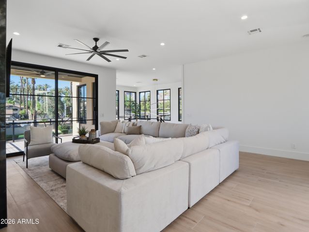 4317 E CAMPBELL Avenue, Phoenix, AZ 85018