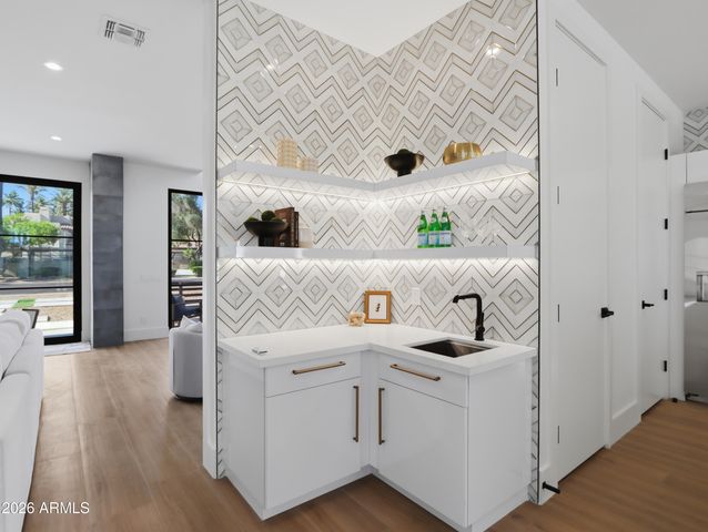 4317 E CAMPBELL Avenue, Phoenix, AZ 85018