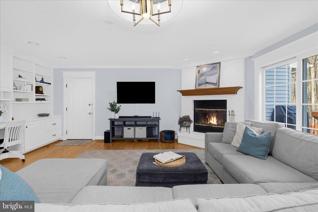 962 COACHWAY, Annapolis, MD 21401