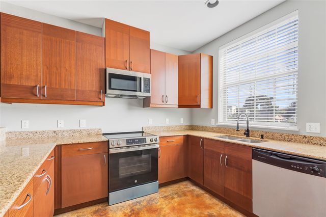 310 S Jensen Drive 2, Houston, TX 77003