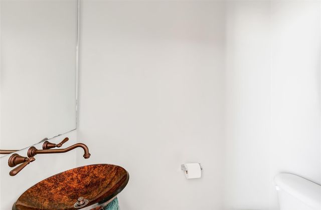 310 S Jensen Drive 2, Houston, TX 77003