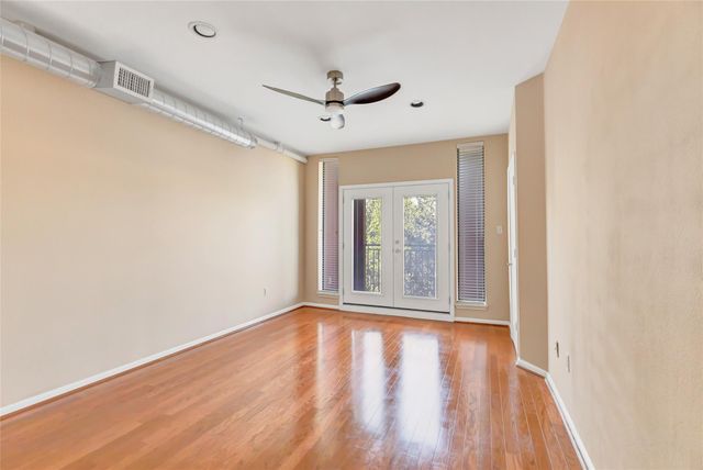 310 S Jensen Drive 2, Houston, TX 77003