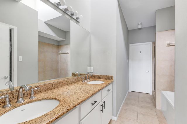 310 S Jensen Drive 2, Houston, TX 77003