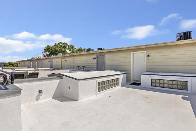 310 S Jensen Drive 2, Houston, TX 77003