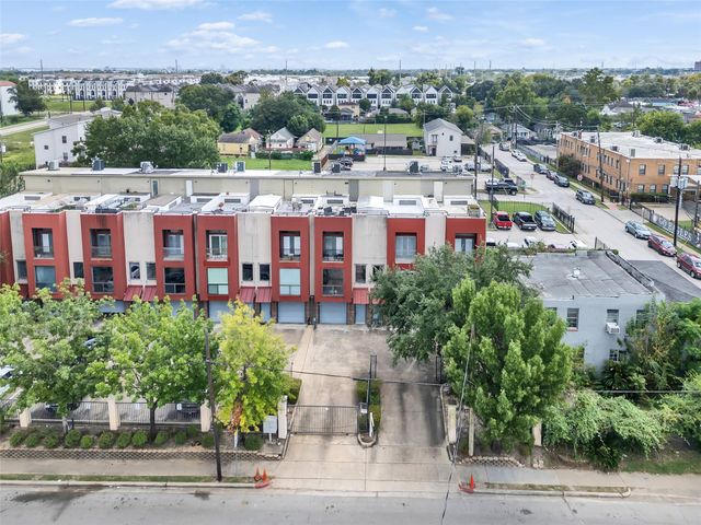 310 S Jensen Drive 2, Houston, TX 77003