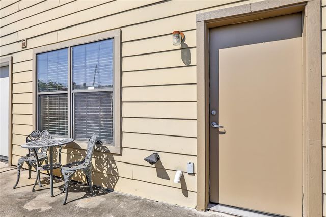 310 S Jensen Drive 2, Houston, TX 77003