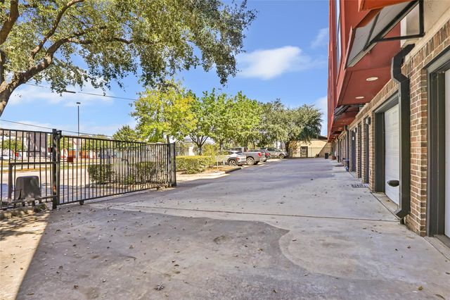 310 S Jensen Drive 2, Houston, TX 77003