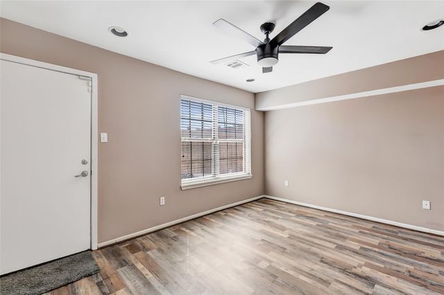 310 S Jensen Drive 2, Houston, TX 77003