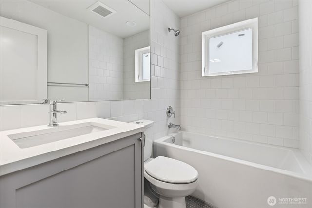 6832 B 47th Avenue NE, Seattle, WA 98115