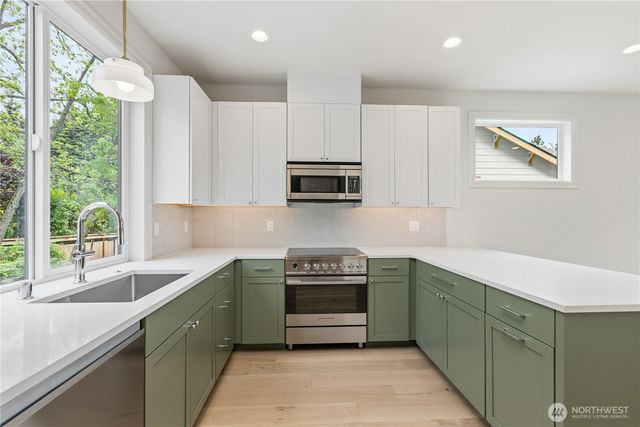 6832 B 47th Avenue NE, Seattle, WA 98115