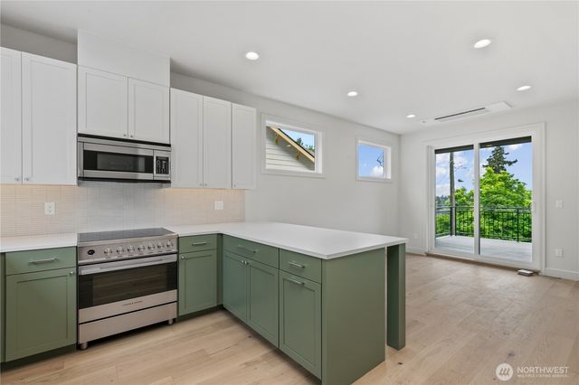 6832 B 47th Avenue NE, Seattle, WA 98115
