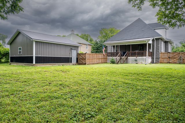 312 S Church St, Adams, TN 37010