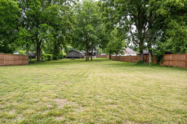 312 S Church St, Adams, TN 37010