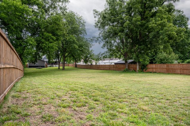 312 S Church St, Adams, TN 37010
