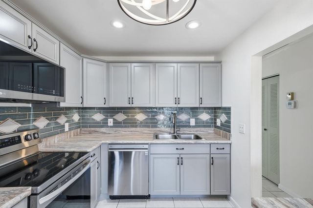 5852 Dream Court 35D, Fort Pierce, FL 34982