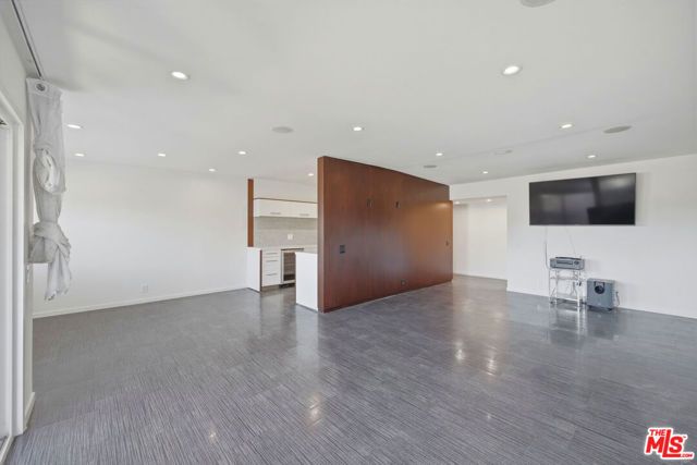 1121 N Olive Drive 302, West Hollywood, CA 90069