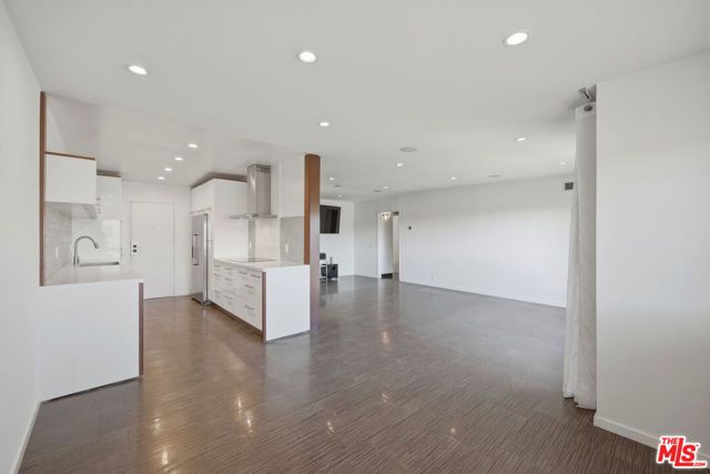 1121 N Olive Drive 302, West Hollywood, CA 90069