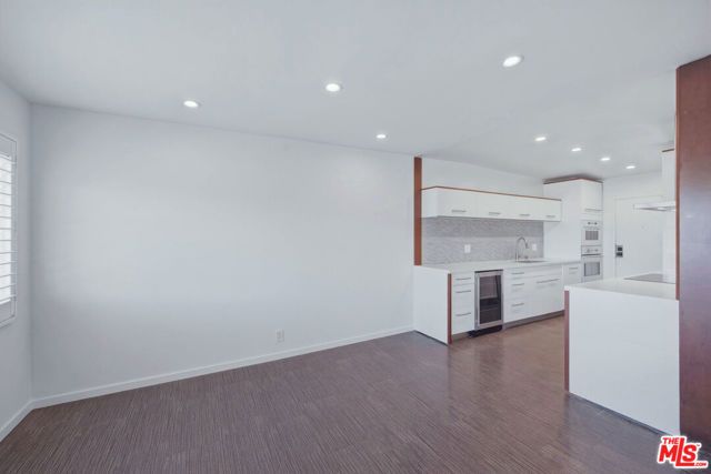 1121 N Olive Drive 302, West Hollywood, CA 90069