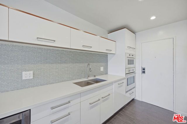 1121 N Olive Drive 302, West Hollywood, CA 90069