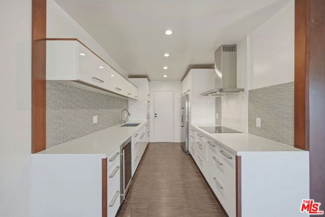 1121 N Olive Drive 302, West Hollywood, CA 90069