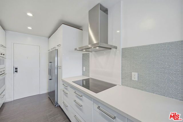 1121 N Olive Drive 302, West Hollywood, CA 90069