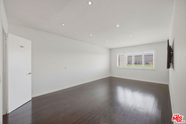 1121 N Olive Drive 302, West Hollywood, CA 90069