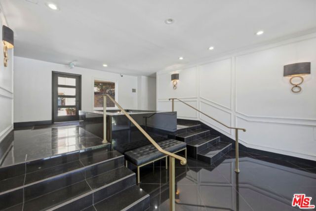 1121 N Olive Drive 302, West Hollywood, CA 90069