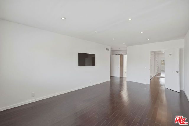 1121 N Olive Drive 302, West Hollywood, CA 90069