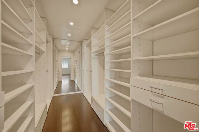 1121 N Olive Drive 302, West Hollywood, CA 90069