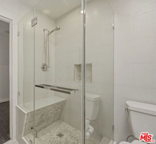 1121 N Olive Drive 302, West Hollywood, CA 90069