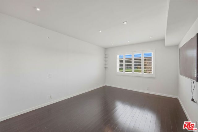 1121 N Olive Drive 302, West Hollywood, CA 90069