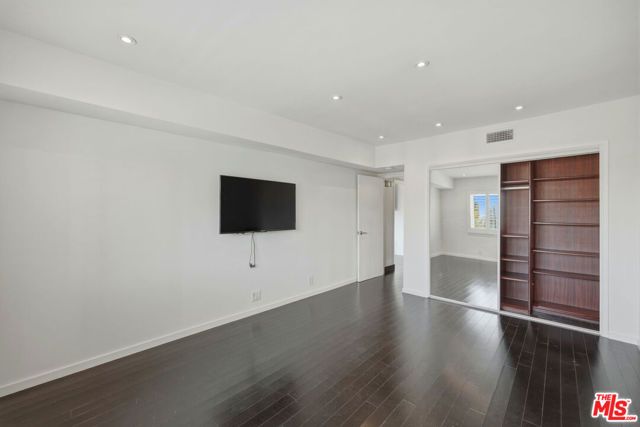 1121 N Olive Drive 302, West Hollywood, CA 90069