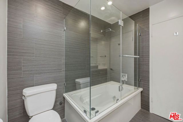 1121 N Olive Drive 302, West Hollywood, CA 90069