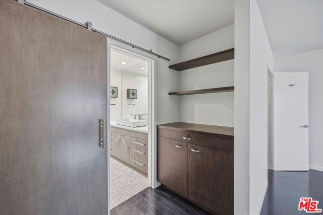 1121 N Olive Drive 302, West Hollywood, CA 90069